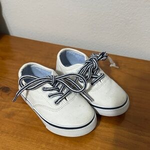 Janie and Jack Cream Kids Sneakers size 6 toddler